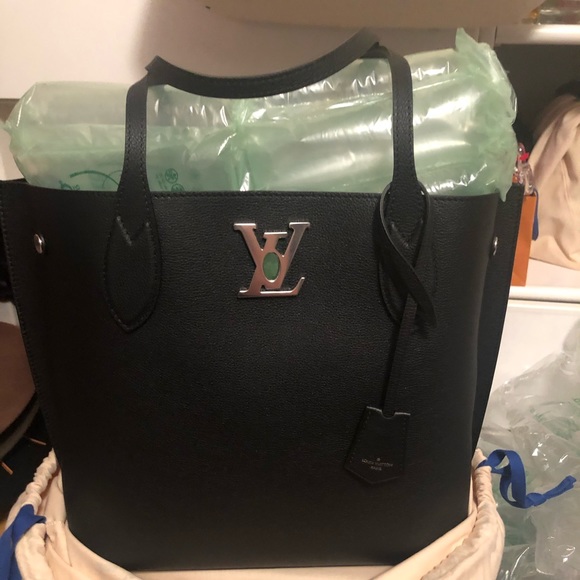 🖤✨Gorgeous Louis Vuitton Lockme Tote & Wallet✨🖤 - Picture 3 of 13